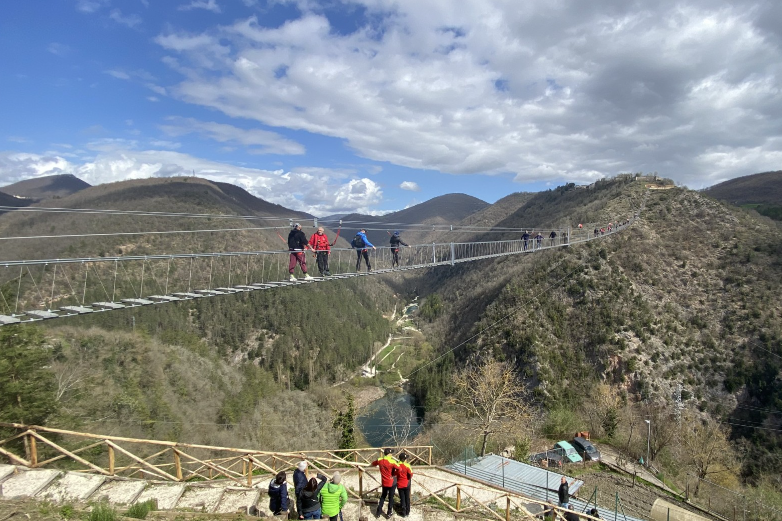 Lo studio Moveo 2025 incorona Sellano come il borgo emergente più trendy d'Italia, trainato dal ponte tibetano e da una strategia turistica visionaria che sta rivoluzionando la Valnerina. Lo studio Moveo 2025 incorona Sellano come il borgo emergente più trendy d'Italia, trainato dal ponte tibetano e da una strategia turistica visionaria che sta rivoluzionando la Valnerina.