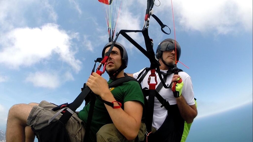 Volo in parapendio biposto sopra l'Umbria